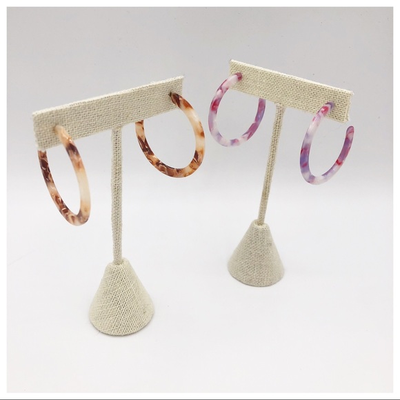 RED ACRYLIC LIGHTWEIGHT HOOP EARRINGS - Picture 7 of 8